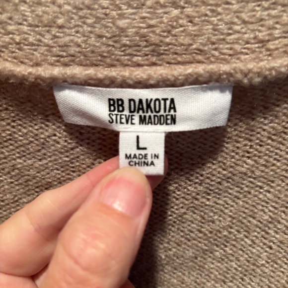 BB Dakota Study Date 2 Tone Color Block Boyfriend Cardigan in Cream/Camel Large - Picture 4 of 6
